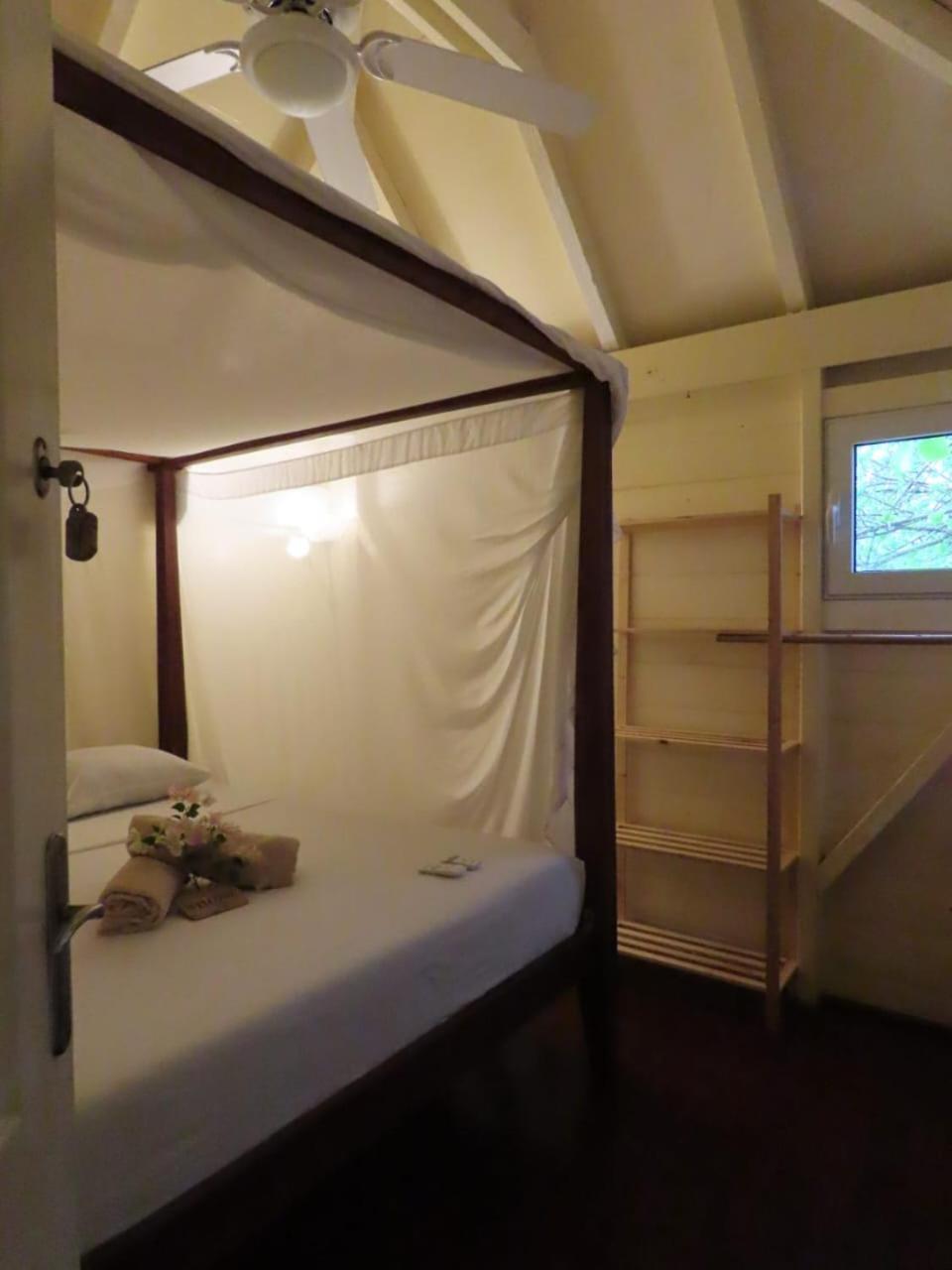 Akunamatata Guest House クルドサック エクステリア 写真